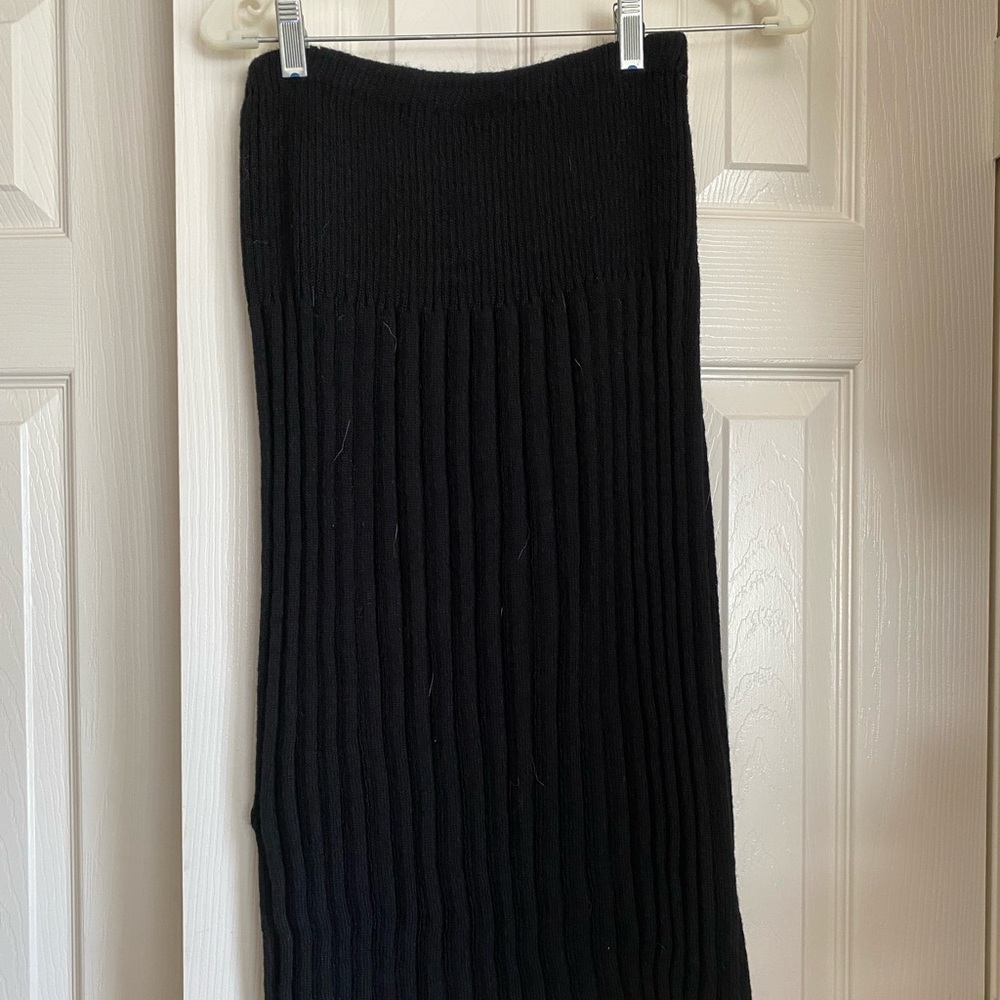 Black ribbed sweater skirt Like New